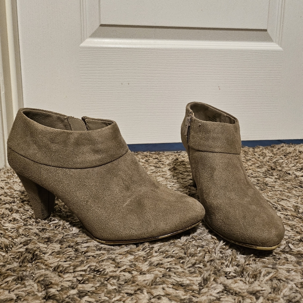 Heeled booties